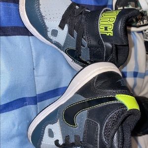 Baby Nike force size 4